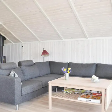 Nice Home In Sjaellands Odde With Wifi